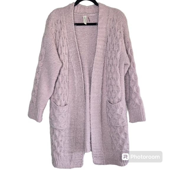 Evereve Sweaters - EVEREVE Blush Pink Oversized Fuzzy Eyelash Cable Knit Chunky Cardigan